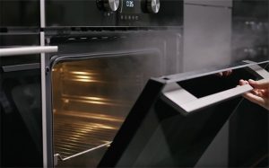 làm sạch gioăng cửa lò nướng?